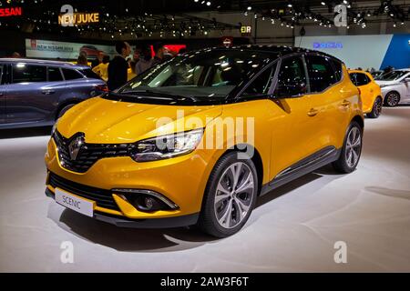 Bruxelles - 9 JANVIER 2020 : nouveau modèle de voiture Renault Scenic présenté au salon automobile Bruxelles Autosalon 2020. Banque D'Images