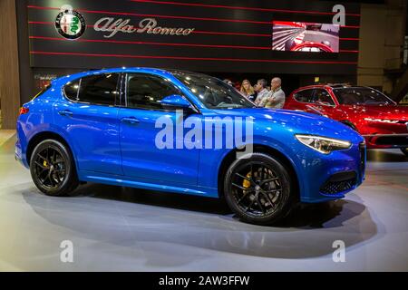 Bruxelles - 9 JANVIER 2020: Nouveau modèle de voiture Alfa Romeo Stelvio Veloce présenté au salon automobile Bruxelles Autosalon 2020. Banque D'Images