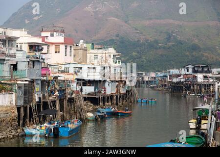 Village de pêcheurs de Tai-O - maisons sur pilotis sur la rivière dans le village de Tai-O, île de Lantau Hong Kong Asie Banque D'Images