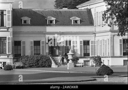 Princesse Irene Et Prince Hugo Aux Pays-Bas, Arrivée Soestdijk Palace Date : 20 Septembre 1964 Mots Clés : Arrivée Personne Nom : Hugo Prince, Irene, Princesse Banque D'Images