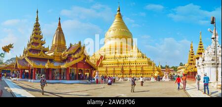 Bagan, MYANMAR - 25 FÉVRIER 2018: Panorama d'énormes stupa dorés du Temple Shwezigon, entouré de maisons d'images ornées, de petites pagodes et de sanctuaires wi Banque D'Images