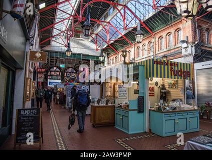 Dublin, Irlande - 29 janvier 2020: Marché commercial George's Street Arcade dans le centre-ville de Dublin. Banque D'Images