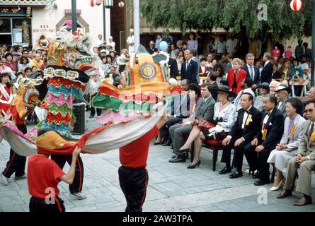 HRH Sarah, Duchesse de York et HRH Prince Andrew visitent Chinatown, Los Angeles, États-Unis d'Amérique février 1988 Banque D'Images