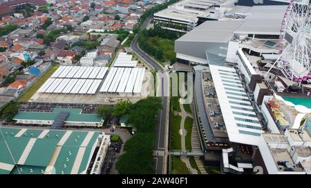 JAKARTA. INDONÉSIE - 7 FÉVRIER 2020: VUE AÉRIENNE. Eon MALL Jakarta Garden City, EON est un Plus Grand centre commercial de l'est de Jakarta. Banque D'Images