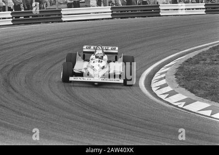 Pilote de course français Alain Prost en action dans sa voiture de Formule 1 Renault lors du Grand Prix de Formule 1 à Zandvoort .; Banque D'Images