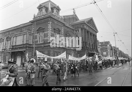 Manifestation mars contre les armes nucléaires Date : le 16 avril 1966 mots clés : marches de protestation Banque D'Images
