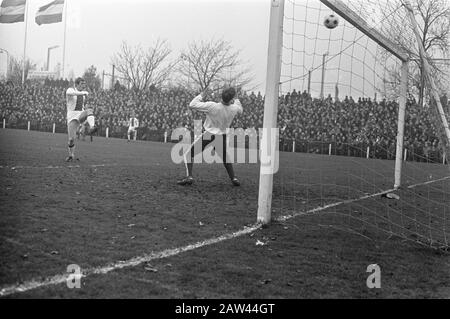 PSV contre Ajax 0-1 moments de jeu Date: 8 décembre 1968 mots clés: Sport, institution de football Nom: AJAX, PSV Banque D'Images