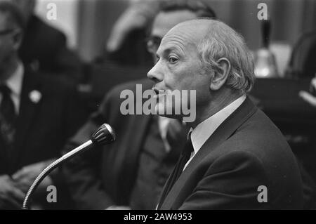 Débat au Parlement sur les difficultés du chef de faction de l'Armée PvdA Joop den Uyl Annotation: Périphérie numéros de bande négatifs 17, 18: Joop den Uyl Date: 22 juin 1972 lieu: La Haye, Sud -Hollande mots clés: Débats parlementaires, parlementaires, politiciens, partis politiques, portraits, présidents Nom De La Personne: Uyl, Joop den Nom de l'institution: Armée Royale Banque D'Images