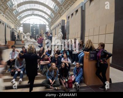 Paris, France - 19 Mars 2019. Intérieur du Musée d'Orsay à Paris, France. Le musée abrite la plus grande collection d'impressionnistes et de post-imp Banque D'Images