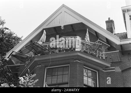 Squat Lucky Luijk à Jan Luyken à Amsterdam; barricades dormer Date: 2 août 1982 lieu: Amsterdam, Noord-Holland mots clés: Barricades, squatts Banque D'Images