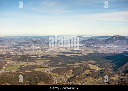 Vue sur Salzbourg - arrière-pays - vue sur la montagne Predigtstuhl, Allemagne Banque D'Images