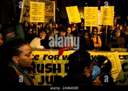 Londres, Royaume-Uni. 6 février 2020. Les gens manifestent à Whitehall contre un prochain vol de déménagement qui devrait transporter jusqu'à 50 personnes à la Jamaïque le 11 février. Crédit: Thabo Jaiyesimi/Alay Live News Banque D'Images