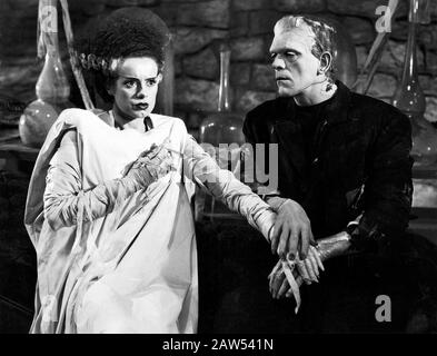 1935 , États-Unis : l'actrice ELSA LANCHESTER avec Boris Karloff dans une ÉPOUSE de film DE FRANKENSTEIN ( la moglie di Frankenstein ) par James Whale d'une histoire Banque D'Images