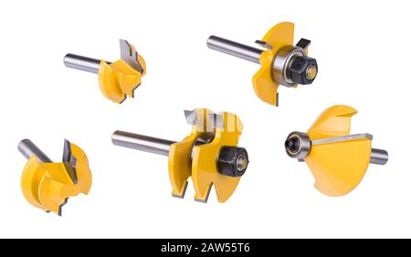 Jeu de fraises. Groupe de bits de routeur à queue pointue jaune. Équipement pour le découpage ou le façonnage des bords dans le travail du bois. Outils de coupe en acier pour armoires. Banque D'Images