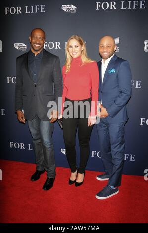 (L-R) Van Jones, Jessica Jackson et Louis Reed assistent à la première série télévisée « For Life » à Alice Tully Hall, à New York. Banque D'Images