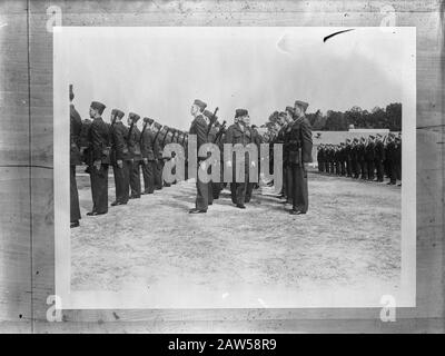 Marine Corps Camp Lejeune (Caroline Du Nord). Brigadier général Alfred H. Noble, commandant du Commandement de l'instruction navale au détachement de Camp Lejeune inspecteurt United States Marine corps, qui s'est formé au camp Annotation: Repro Negative Date: 1944 lieu: Camp Lejeune, Caroline du Nord, États-Unis Amérique mots clés: Inspections, marines, soldats, officiers, camps d'entraînement, WWII Personne Nom: Noble Alfred H. Banque D'Images