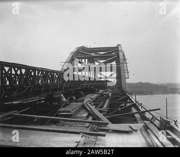 Pont D'Urgence Vers Hedel. Voir Numéros Date : 20 Janvier 1948 Lieu : Hedel Banque D'Images