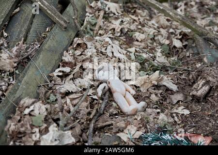 Jardin d'enfants abandonné à Tchernobyl, en Ukraine. Jardin d'enfants avec jouets et objets abandonnés Banque D'Images