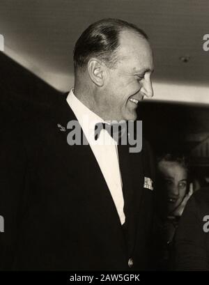 1953 , Etats-Unis : le capitaine italien PIERO CALAMAI ( 1897 - 1972 ) du SS ANDREA DORIA . Calamai était le Capitan D'ANDREA DORIA le jour tragique quand il s Banque D'Images