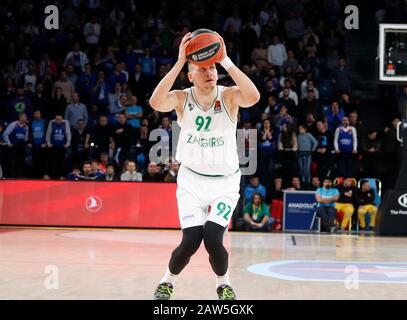 Istanbul / TURQUIE - 7 FÉVRIER 2020: Edgara Ulanovas pendant la Euroligue 2019-20 Round 24 jeu de basket-ball entre Anadolu Efes et Zalgiris Kaunas à Sinan Erdem Dome. Banque D'Images