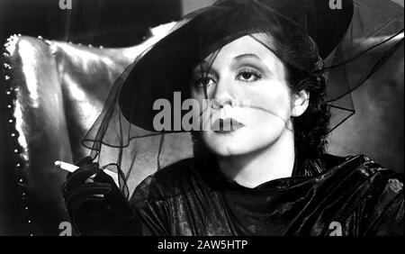 1939 CA, ALLEMAGNE : la célèbre actrice et chanteuse suédoise ZARAH LEANDER ( 1907 - 1981 ) - ATTRICE - FILM - CINÉMA - portrait - ritr Banque D'Images