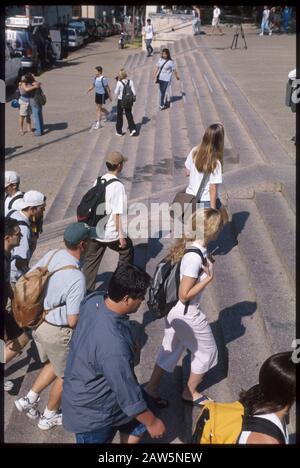 Austin, Texas: Étudiants marchant sur le campus de l'Université du Texas. ©Bob Daemmrich Banque D'Images