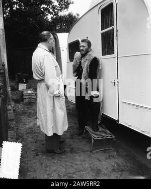 Nuenen. Tournage du film Lust for Life, Vincent van Gogh, avec Kirk Douglas Date: 12 septembre 1955 lieu: Noord-Brabant, Nuenen mots clés: Acteurs, films, stars du cinéma Nom: Douglas, Kirk Banque D'Images