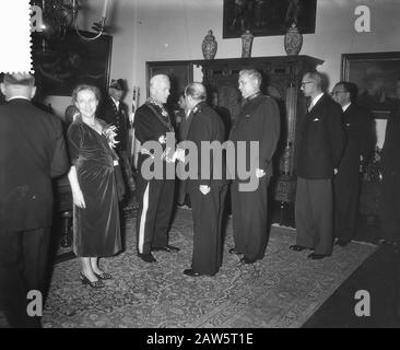 Réception du nouvel an maire d'Amsterdam A.J. d'Ailly Date : 3 janvier 1956 lieu : Amsterdam, Noord-Holland mots clés : maires, réceptions du nouvel an Nom De La Personne : Ailly, Arnold Jan d'' Banque D'Images