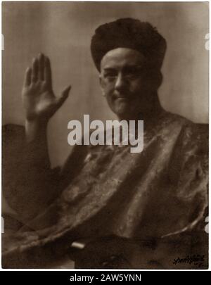 1910 CA , New York , USA : Le sataniste britannique, occultiste, philosophe , mystique , poète , voyageur et écrivain ALEISTER CROWLEY ( né Edward Alexande Banque D'Images