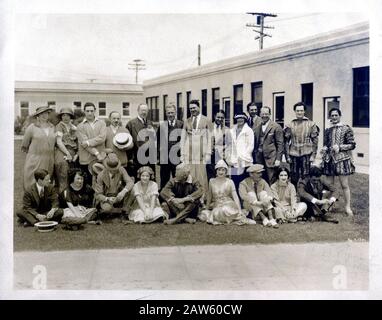 1919 CA , HOLLYWOOD , USA : le célèbre scénariste du film Silence JUIN MATHIS ( 1889 - 1927 ), ami personnel et découvreur de Rudolph Valentin Banque D'Images