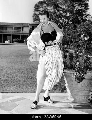 1952 CA , USA : l'actrice DE cinéma JEAN PETERS ( 1926 - 2000 ), pubblica Still . - FILM - portrait - ritratto - CINÉMA - SOURIRE - SORRISO - FILM Banque D'Images