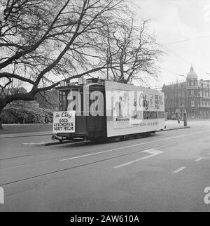 Mission Columbia film, publicité tram Annotation: Publicité pour le film Meurtrier Row [Good Shot, Matt Helm] avec Dean Martin en tête, qui est montré dans City Theatre. Le tramway se trouve sur le Stadhouderskade à Leidsebosje, à Amsterdam. Date: 16 mars 1967 lieu: Amsterdam mots clés: Films, publicité, trams Banque D'Images