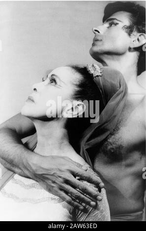 1961 , 27 juin , NEW YORK , États-Unis : la célèbre danseuse moderne de ballet et coreographe MARTHA GRAHAM ( 1894 - 1991 ) avec BERTRAM ROSS ( 1920 - Banque D'Images