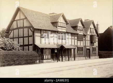 1890 CA , GRANDE-BRETAGNE : le berceau de l'acteur anglais, poète et dramaturge dramatiste WILLIAM SHAKESPEARE ( 1564 - 1616 ) dans Henley Street Banque D'Images