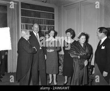 Réception du nouvel an Ministre Beyen et Lun Date: 11 janvier 1955 mots clés: Nieuwjaarsreceptie Personne Nom: Beyen, J.H., Luns, J.A. M.H., Luns, Joseph Banque D'Images