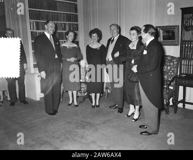 Réception du nouvel an Ministre Beyen et Lun Date: 11 janvier 1955 mots clés: Nieuwjaarsreceptie Personne Nom: Beyen, J.H., Luns, J.A. M.H., Luns, Joseph Banque D'Images