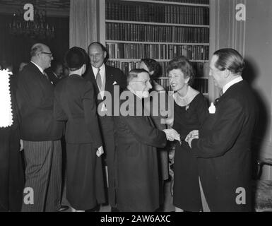 Réception du nouvel an Ministre Beyen et Lun Date : 11 janvier 1955 mots clés : réception du nouvel an Nom De La Personne : Beyen, J.H., Luns, J.A.M.H., Luns, Joseph Banque D'Images