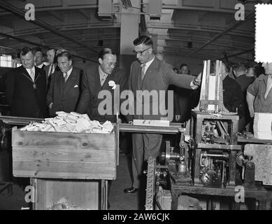 Prince Bernhard Visit Rucphen Date : 4 Octobre 1955 Lieu : Rucphen Nom De La Personne : Bernhard, Prince Banque D'Images