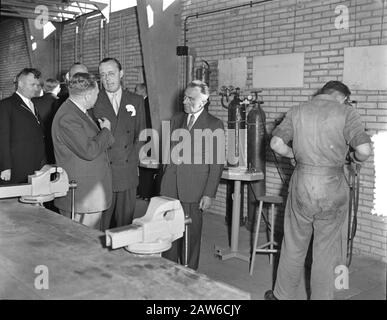 Prince Bernhard Visit Rucphen Date : 4 Octobre 1955 Lieu : Rucphen Nom De La Personne : Bernhard, Prince Banque D'Images