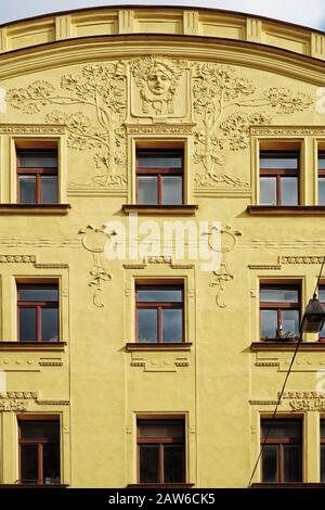 Prague bâtiments & architecture, fenêtres et façade art nouveau décorative sur Újezd et Petřínské sady, Malá Strana, Prague. Banque D'Images