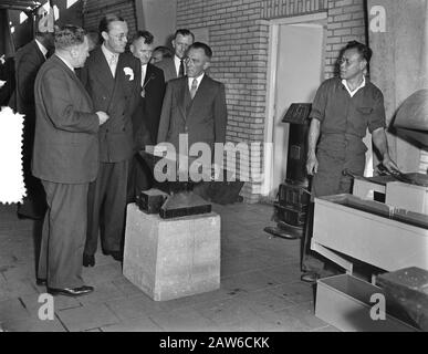 Prince Bernhard Visit Rucphen Date : 4 Octobre 1955 Lieu : Rucphen Nom De La Personne : Bernhard, Prince Banque D'Images