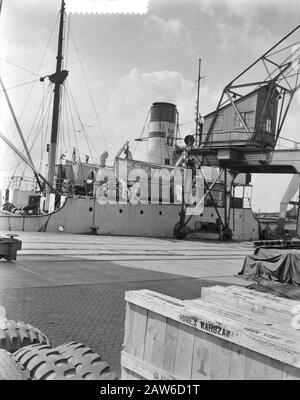 Déchargement Du Navire Polonais Warnja Rotterdam (Prasa) Date : 24 Avril 1956 Lieu : Rotterdam, Hollande-Méridionale Mots Clés : Resolve, Ships Banque D'Images