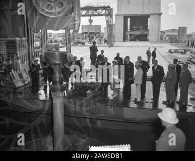 Visite De La Reine Juliana Dans Le Nord Et Le Centre Du Limbourg Visite De La Reine Limbourg (Melick) Date : 14 Mai 1956 Lieu : Limbourg, Melick Mots Clés : Queen Banque D'Images