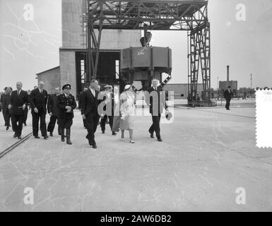 Visite De La Reine Juliana Dans Le Nord Et Le Centre Du Limbourg Visite De La Reine Limbourg (Melick) Date : 14 Mai 1956 Lieu : Limbourg, Melick Mots Clés : Queen Banque D'Images