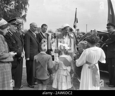 Visitez La Reine Juliana Dans Le Nord Et Le Centre Du Limbourg La Reine Visite Le Limbourg (Mook Et Mediator) Date : 14 Mai 1956 Lieu : Limbourg Mots Clés : Queen Banque D'Images