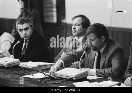 Audition à la commission parlementaire des affaires économiques sur Koninklijke Bijenkorf Beheer Lammertink (FNV) (r) et Nico van der Stot, vice-président CNV Date : 8 février 1983 lieu : den Hague, South Holland mots clés : enquêtes parlementaires, syndicats, grands magasins Nom De La Personne : ensembles, Nico van der Banque D'Images