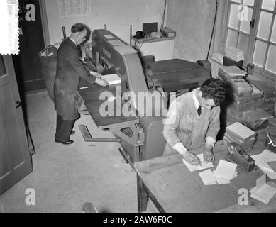 Bomb De La Société De Mission Par Sigfried Date: 13 Mars 1957 Mots Clés: Emploi, Personne De Travail Nom: Société Bom Nom De L'Institution: Sigfried Banque D'Images