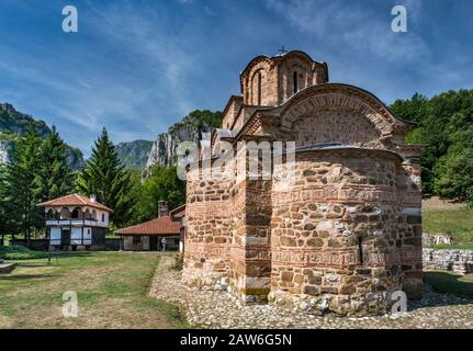 Église de Saint-Jean Théologien du monastère de Poganovo, XIVe siècle, style byzantin, orthodoxe serbe, à la gorge de Jerma près de Dimitrovgrad, Serbie Banque D'Images