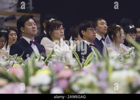 GAPYEONG, GYEONGGI, CORÉE DU SUD. 7 février 2020. Fév 07, 2020-Gapyeong, Corée du Sud-Des Milliers de couples participent à un mariage de masse de la Fédération de la famille pour la paix et l'unification mondiales, communément appelée l'Eglise de l'unification, au Centre mondial de la paix de Cheongshim à Gapyeong-Gun, Corée du Sud. Crédit: Ryu Seung-Il/Zuma Wire/Alay Live News Banque D'Images