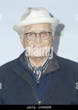 Santa Monica, États-Unis. 06 février 2020. Norman Lear marchant le tapis rouge lors des Oscars Wilde 2020 qui se sont tenus à Bad robot le 6 février 2020 à Santa Monica, Californie Etats-Unis (photo de Parisa Afsahi/Sipa USA) crédit: SIPA USA/Alay Live News Banque D'Images